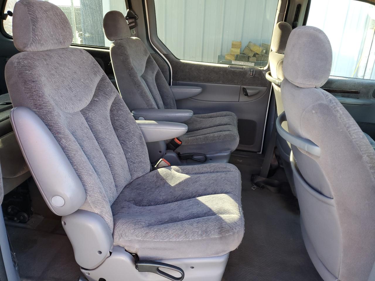 2000 Chrysler Town & Country Lx VIN: 1C4GP44G4YB743639 Lot: 92471735