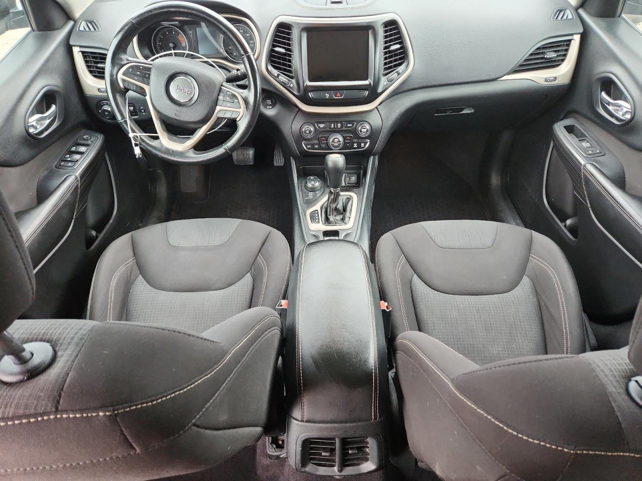 2016 Jeep Cherokee Latitude VIN: 1C4PJMCS9GW219000 Lot: 93325875