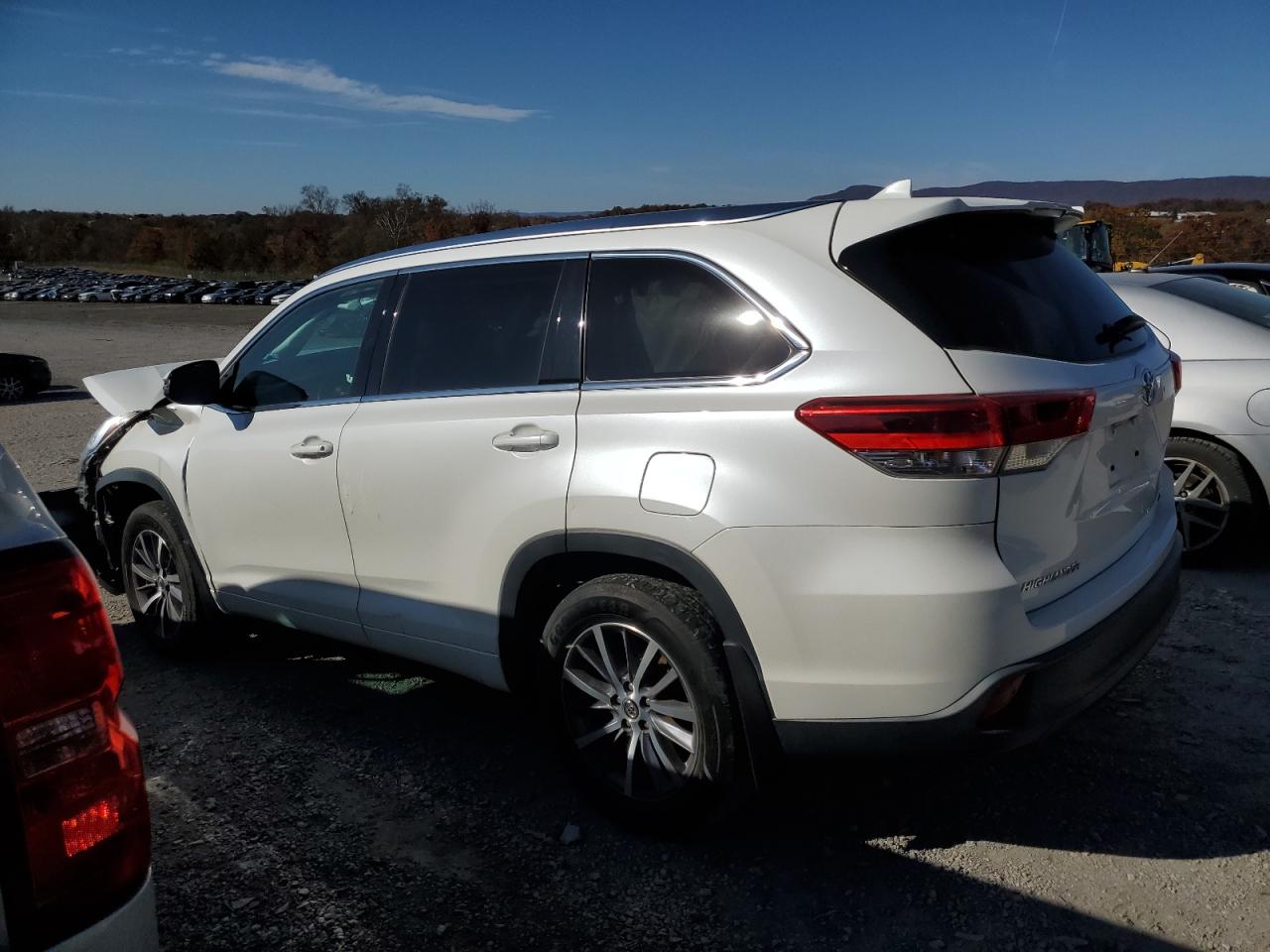2018 Toyota Highlander Se VIN: 5TDJZRFH0JS808214 Lot: 91452105