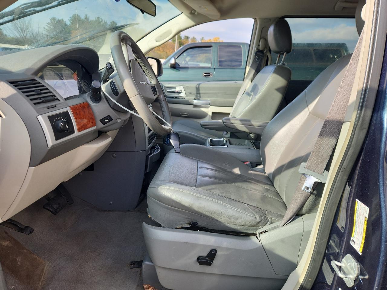 2008 Chrysler Town & Country Touring VIN: 2A8HR54P28R738938 Lot: 90613655