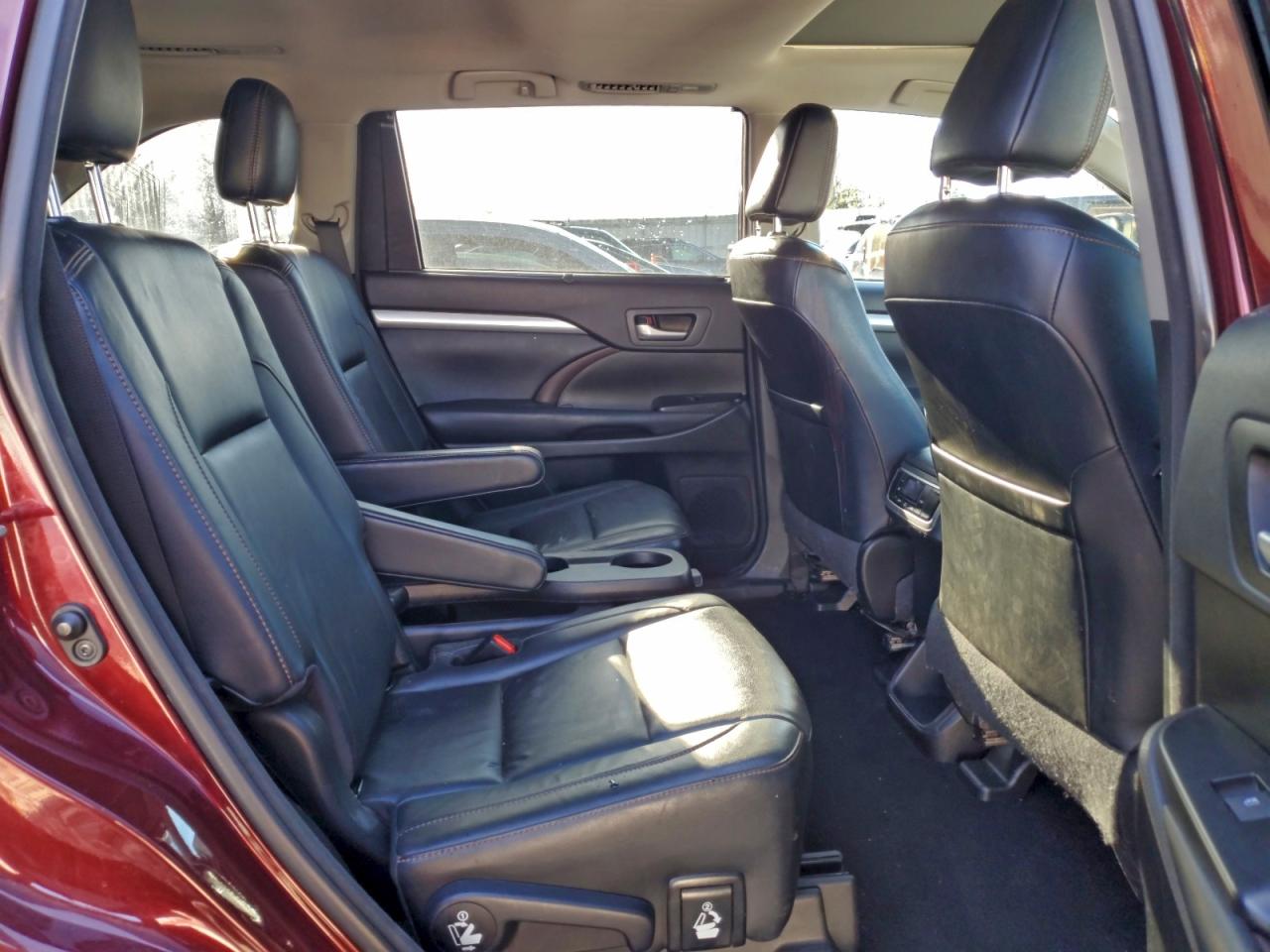 2018 Toyota Highlander Se VIN: 5TDJZRFH9JS487905 Lot: 93302865