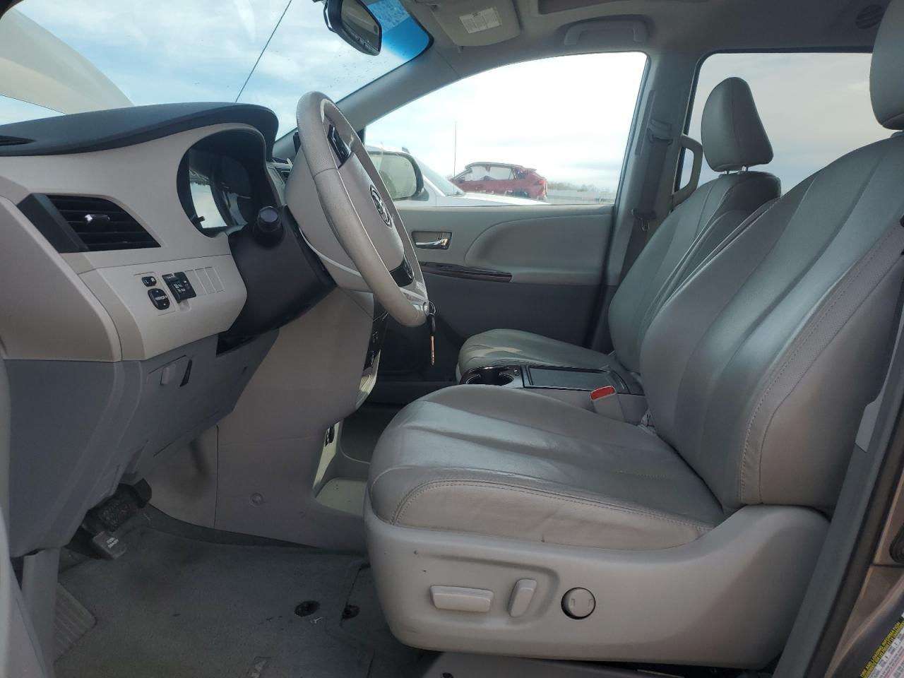 2014 Toyota Sienna Xle VIN: 5TDYK3DC4ES517714 Lot: 93153945