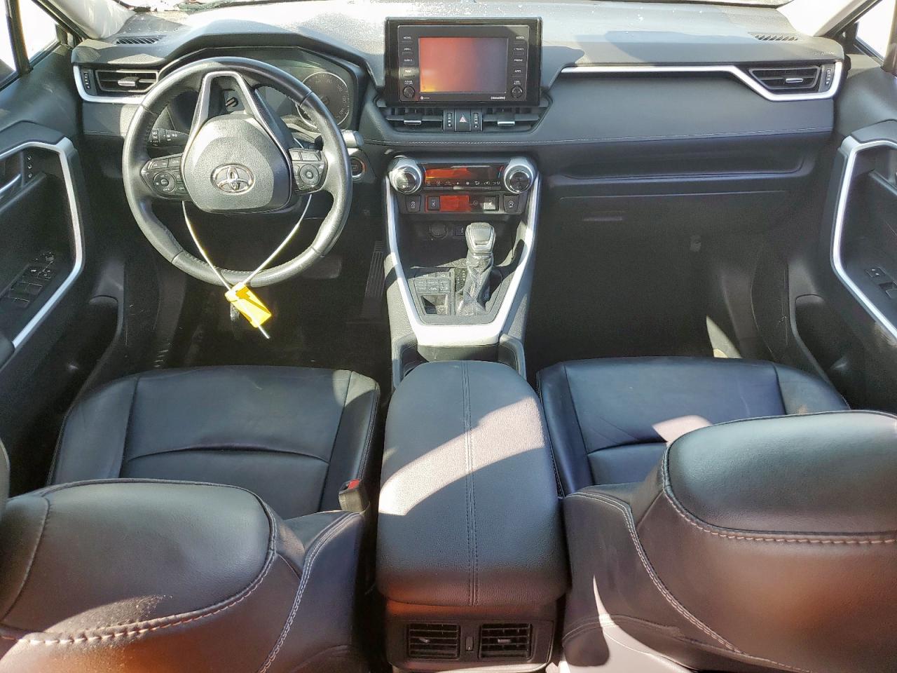 2020 Toyota Rav4 Xle Premium VIN: 2T3A1RFV4LW124118 Lot: 92268935