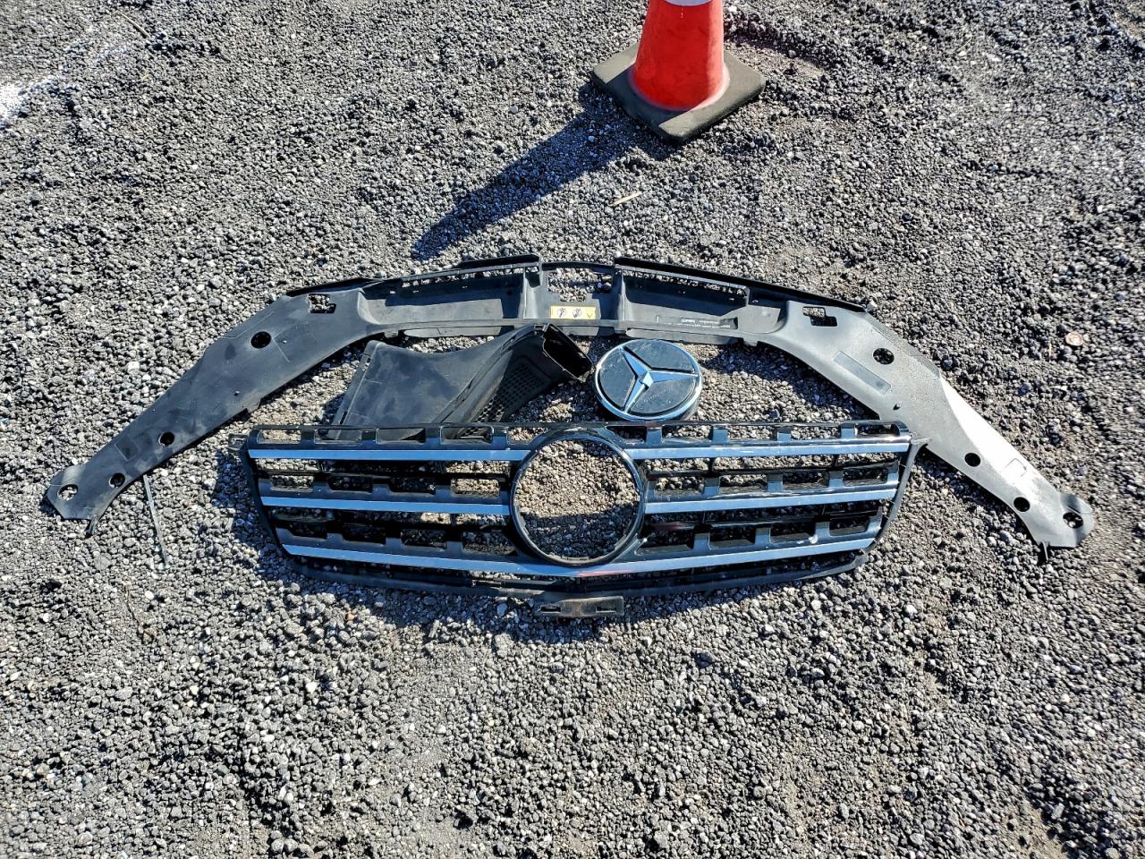 2015 Mercedes-Benz Ml 350 VIN: 4JGDA5JB5FA618277 Lot: 93922805