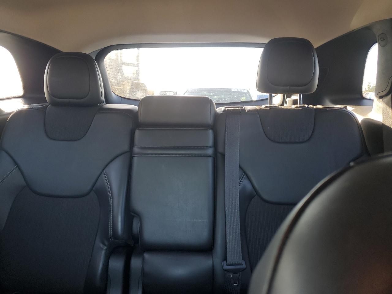 2018 Jeep Cherokee Latitude Plus VIN: 1C4PJLLB1JD553308 Lot: 93425565