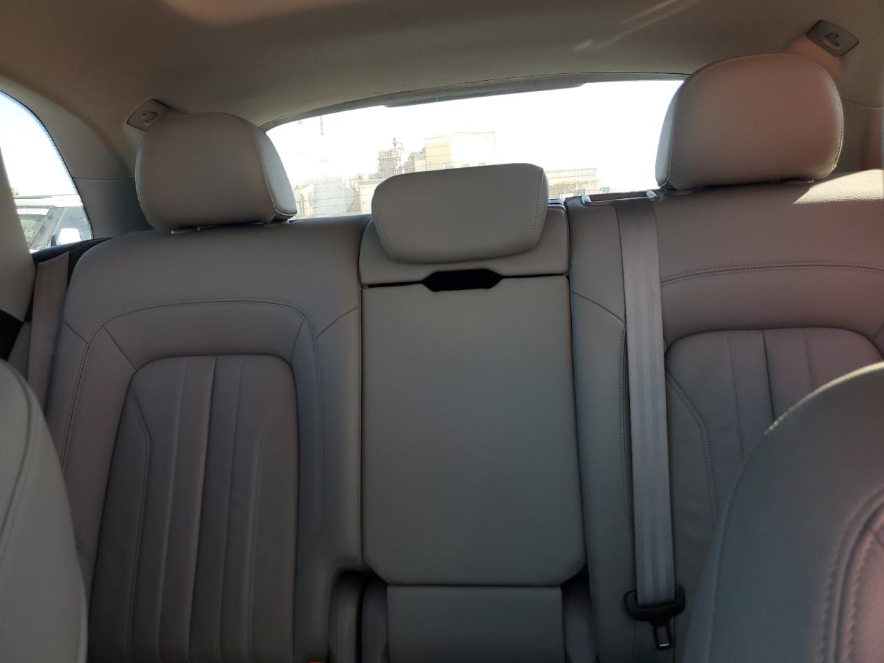 2018 Audi Q5 Premium VIN: WA1ANAFY2J2076067 Lot: 92468835