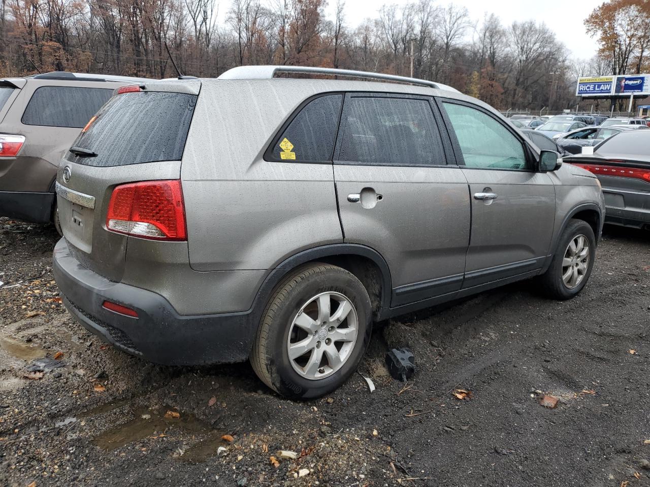 2011 Kia Sorento Base VIN: 5XYKT4A21BG118806 Lot: 92884675
