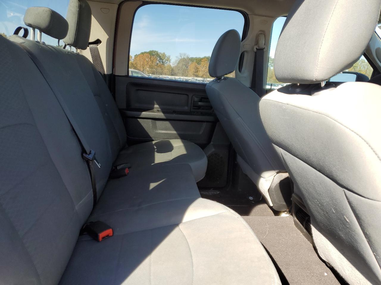 2018 Ram 1500 St VIN: 1C6RR6KG6JS263133 Lot: 91998865