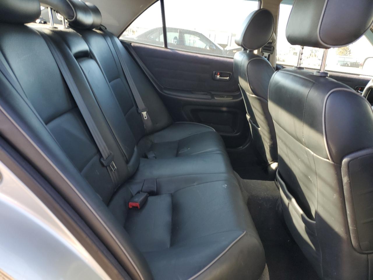 2002 Lexus Is 300 VIN: JTHBD192120057302 Lot: 92135265