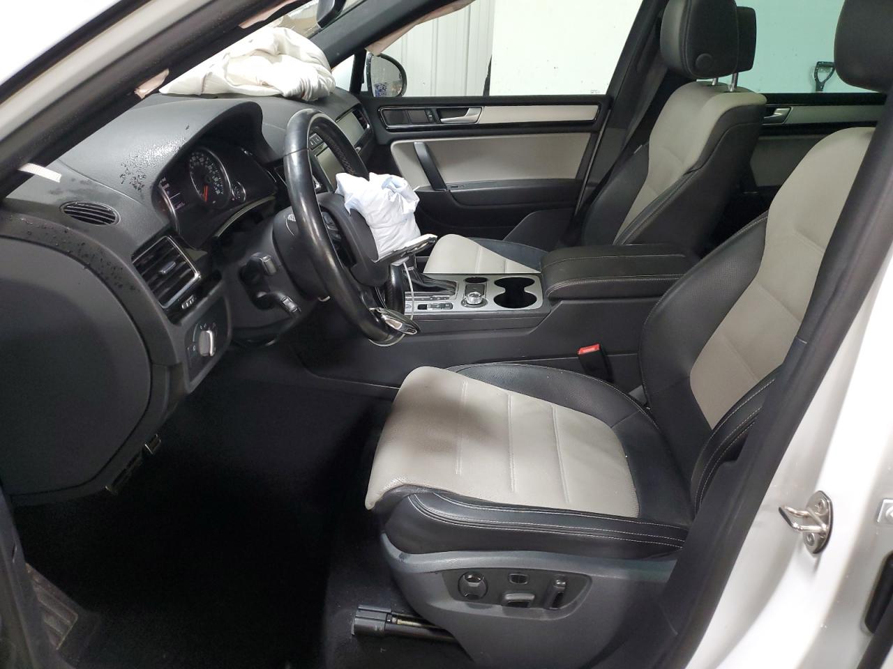 2017 Volkswagen Touareg Wolfsburg VIN: WVGRF7BP8HD005519 Lot: 92195885