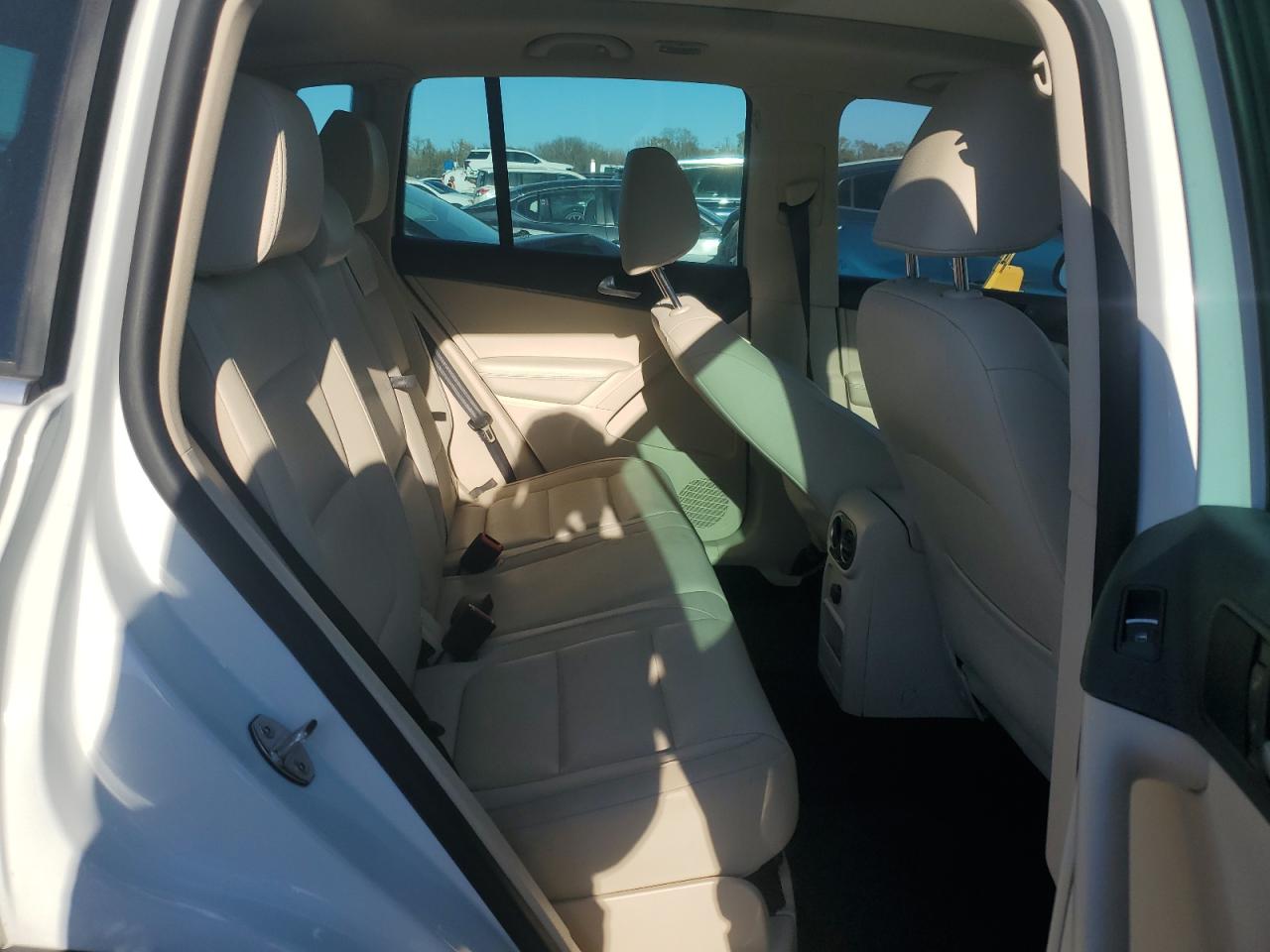 2016 Volkswagen Tiguan S VIN: WVGAV7AXXGW555793 Lot: 92059965