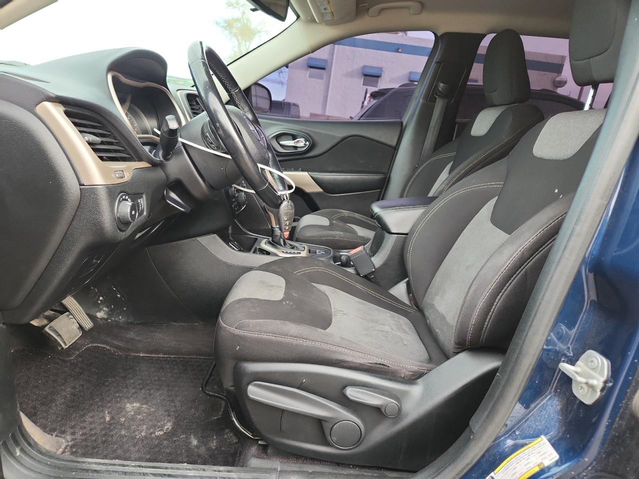 2018 Jeep Cherokee Latitude VIN: 1C4PJLCB6JD590306 Lot: 93496265