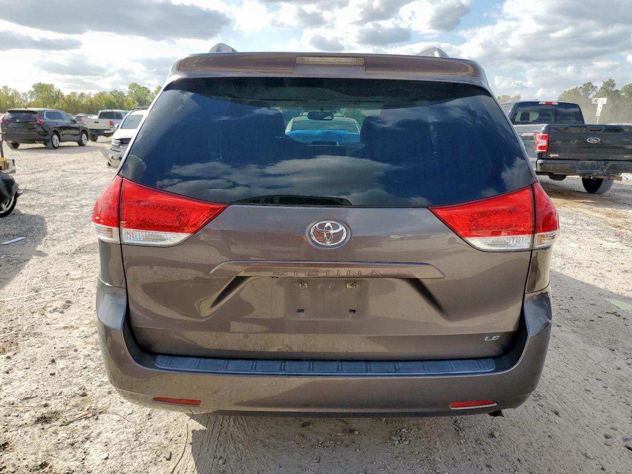 2011 Toyota Sienna Le VIN: 5TDKK3DC5BS073423 Lot: 92431855