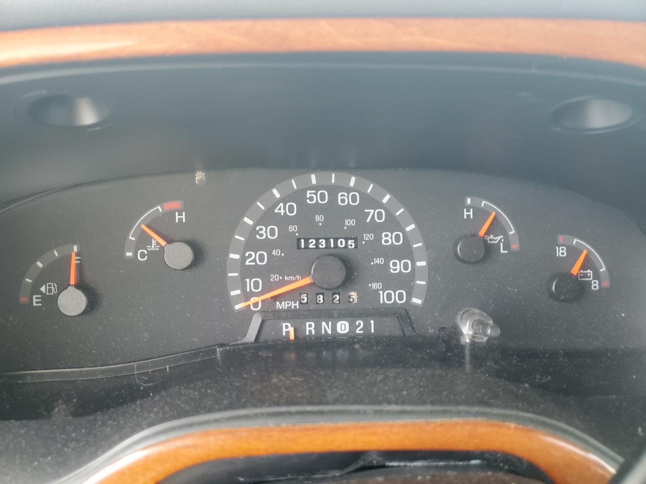 2002 Ford Econoline E450 Super Duty Cutaway Van VIN: 1FDXE45S12HA35325 Lot: 93458675