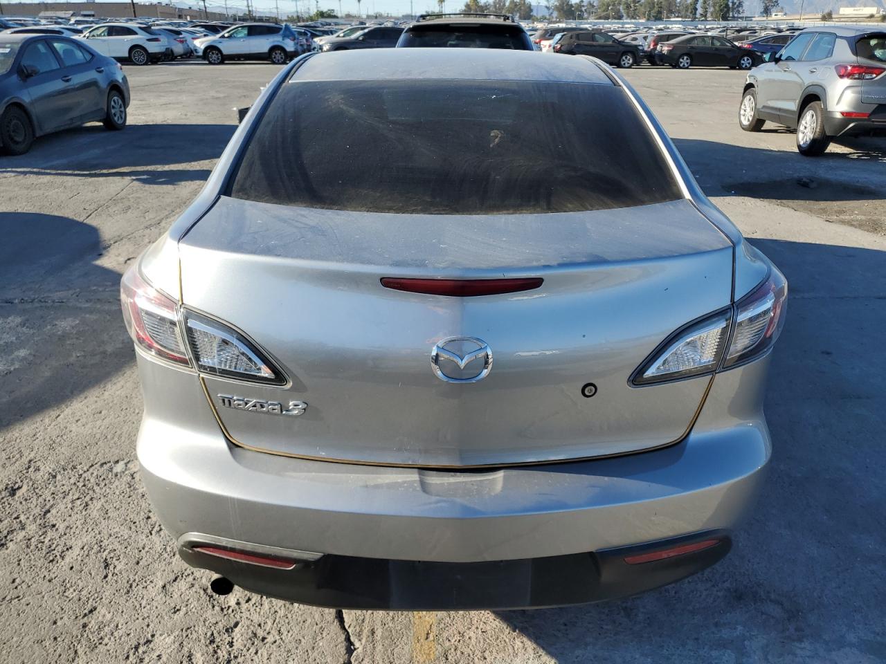 2011 Mazda 3 I VIN: JM1BL1UG1B1370917 Lot: 91840105