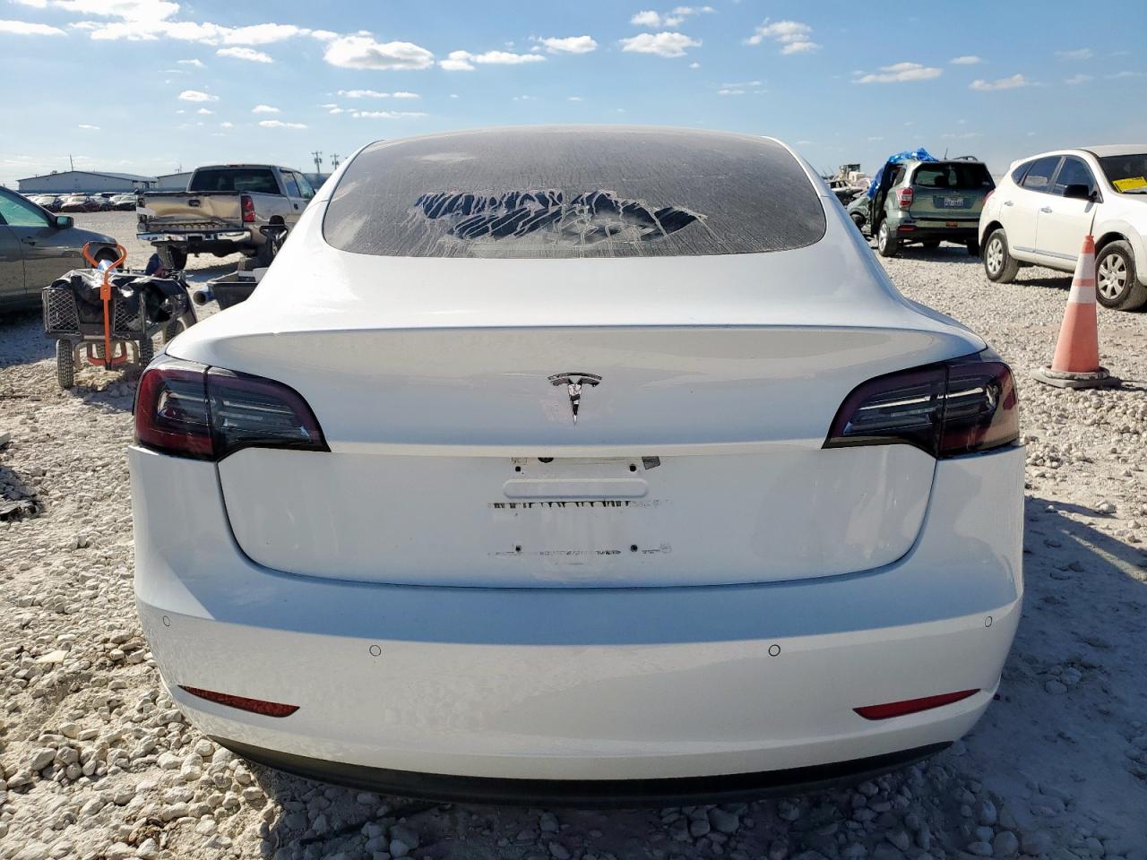 2018 Tesla Model 3 VIN: 5YJ3E1EA8JF062352 Lot: 92884735