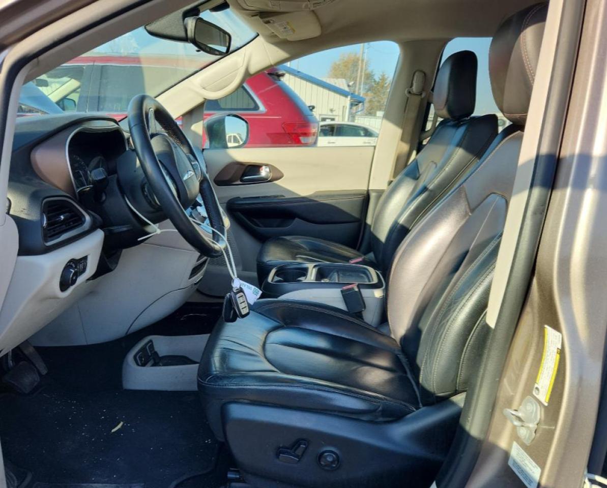 2017 Chrysler Pacifica Touring L VIN: 2C4RC1BG5HR809820 Lot: 91910685