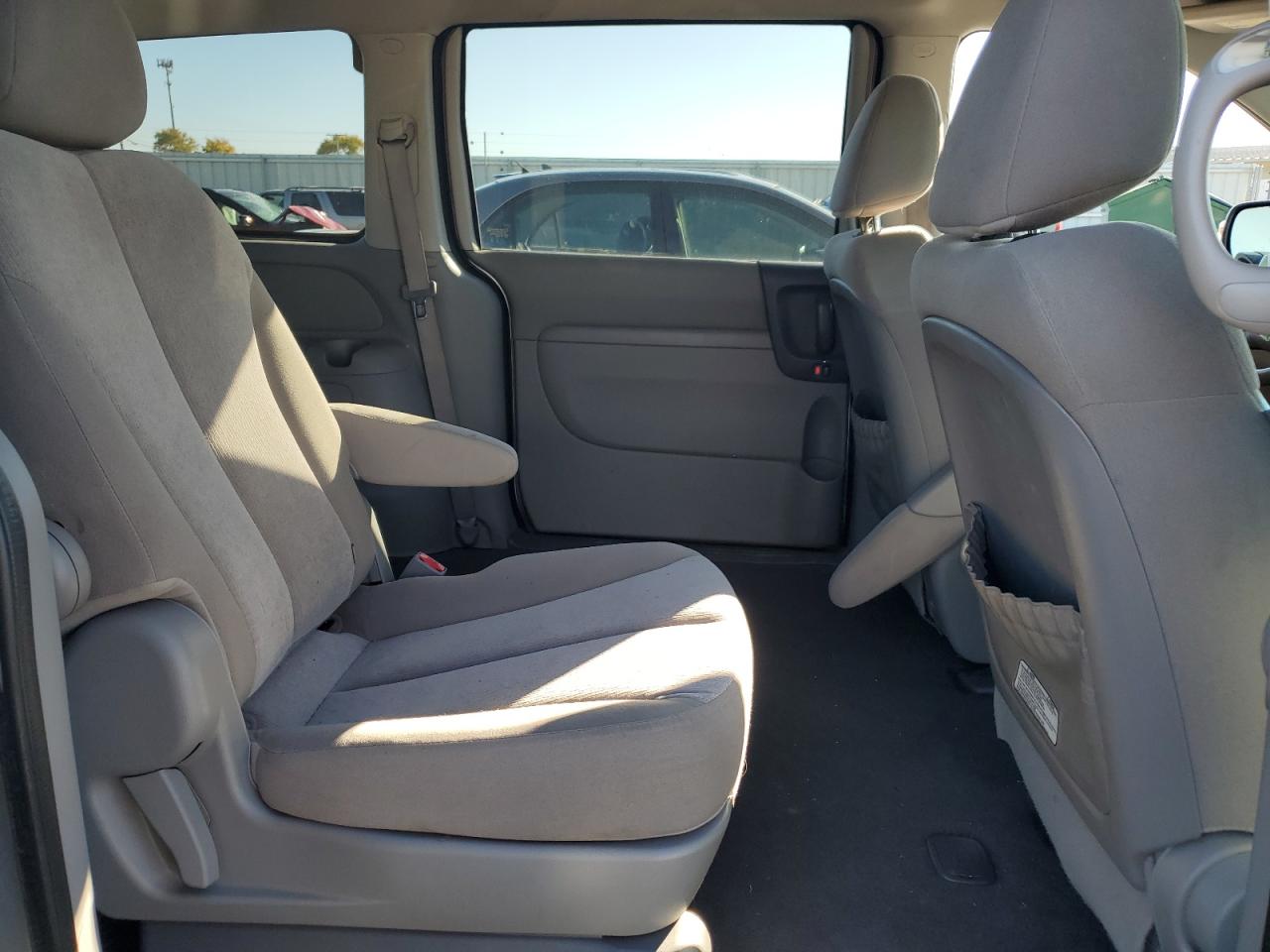 2011 Kia Sedona Lx VIN: KNDMG4C76B6369829 Lot: 91796545