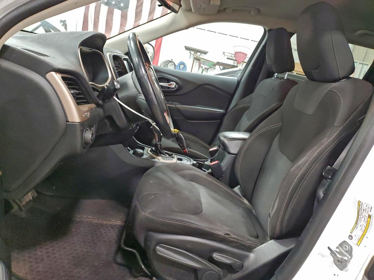 2016 Jeep Cherokee Latitude VIN: 1C4PJMCB9GW236623 Lot: 94358775