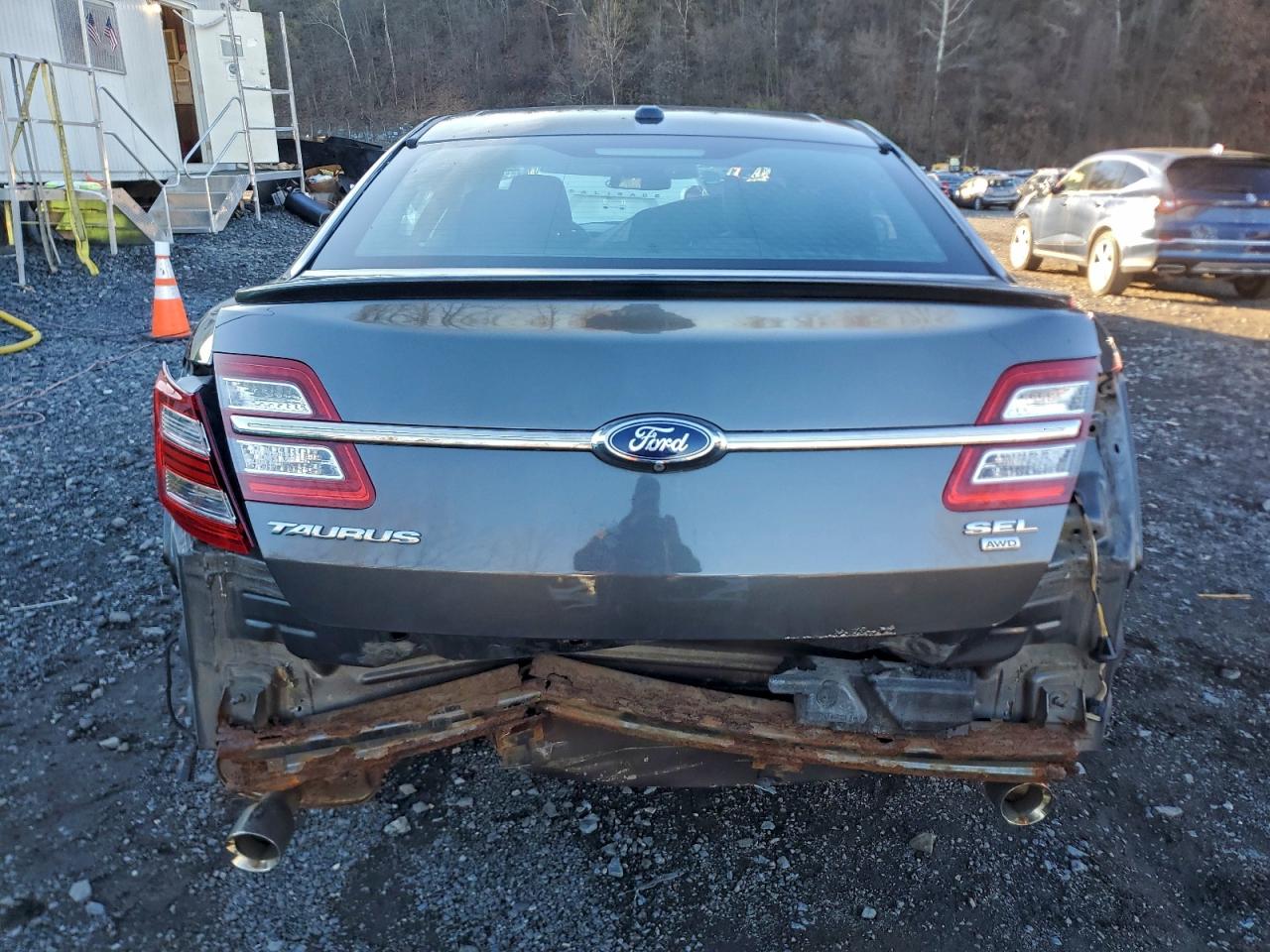 2015 Ford Taurus Sel VIN: 1FAHP2H81FG174010 Lot: 93721055