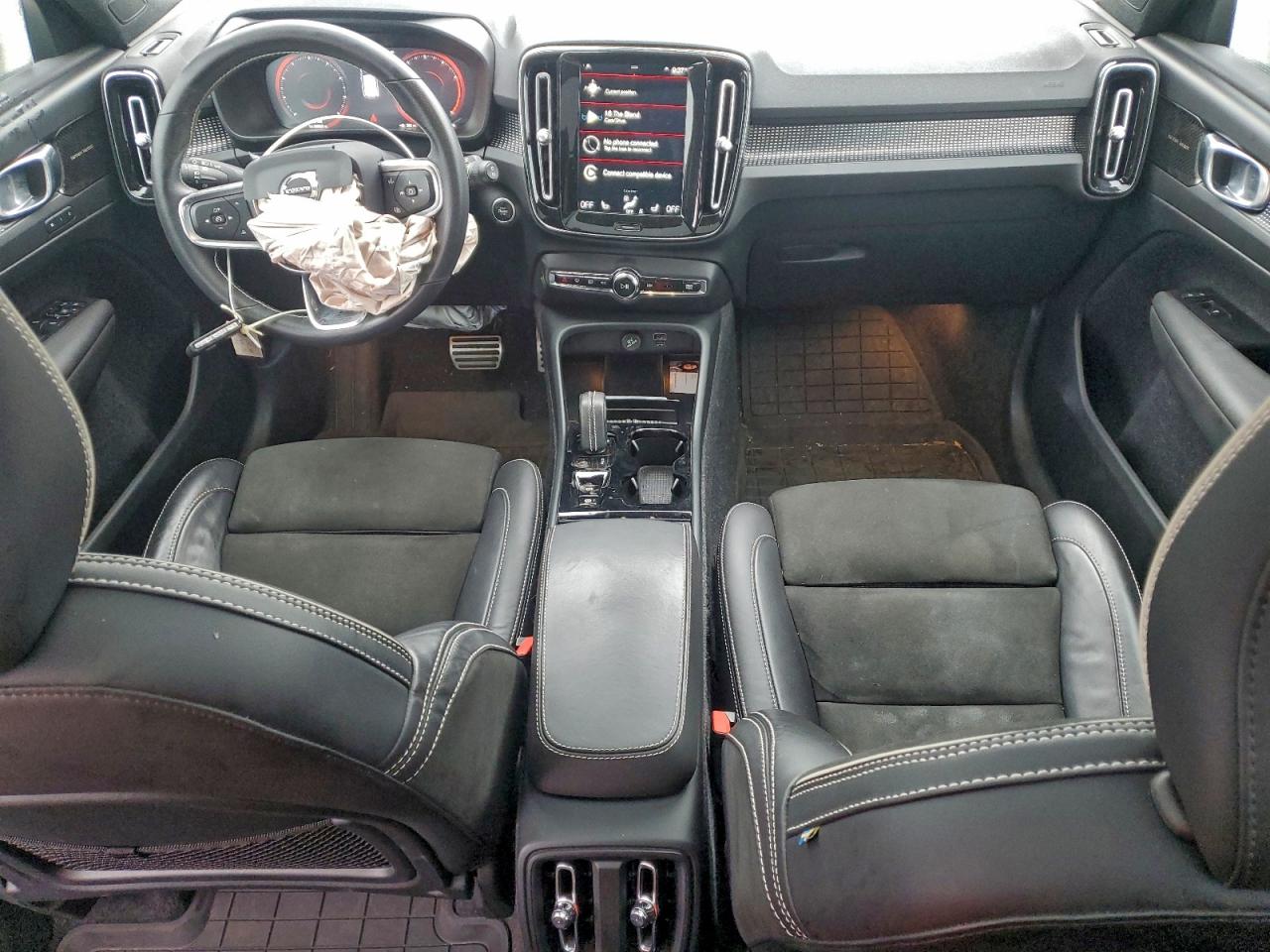 2021 Volvo Xc40 T5 R-Design VIN: YV4162UM8M2496569 Lot: 93894635