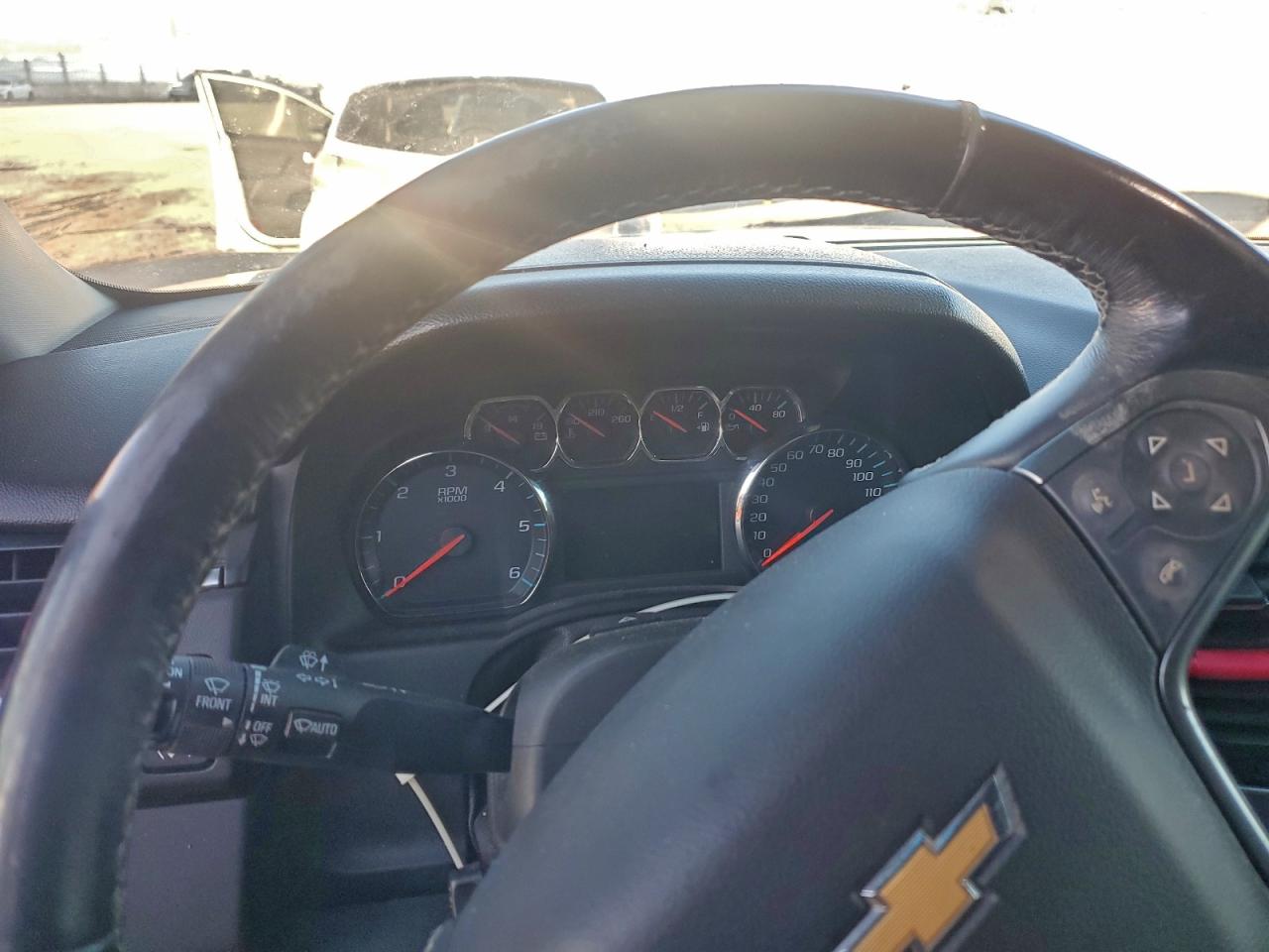 2018 Chevrolet Suburban K1500 Lt VIN: 1GNSKHKC9JR240855 Lot: 94547385