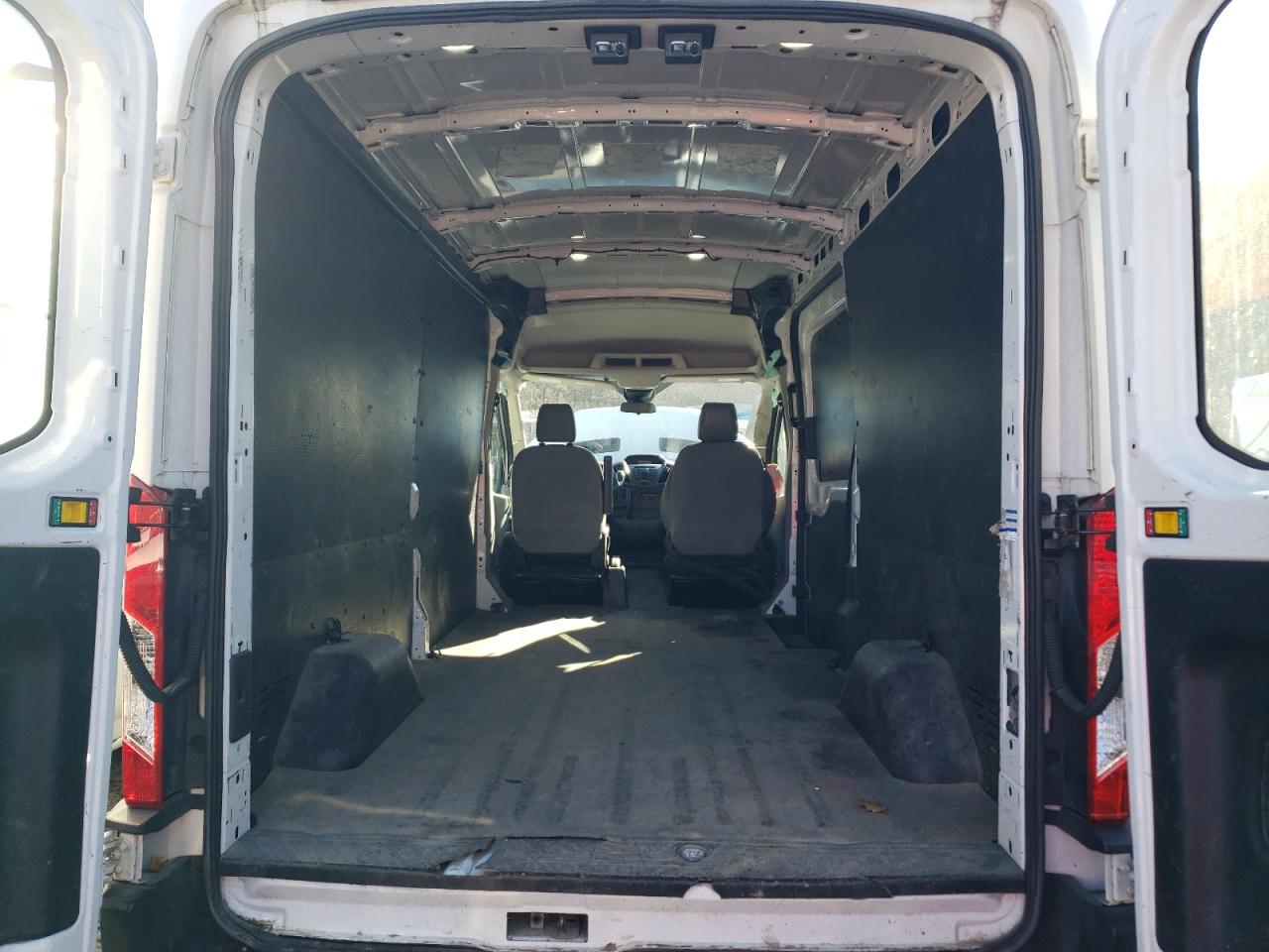 2019 Ford Transit Delivery Van VIN: 1FTYR2CM7KKB64193 Lot: 92301635