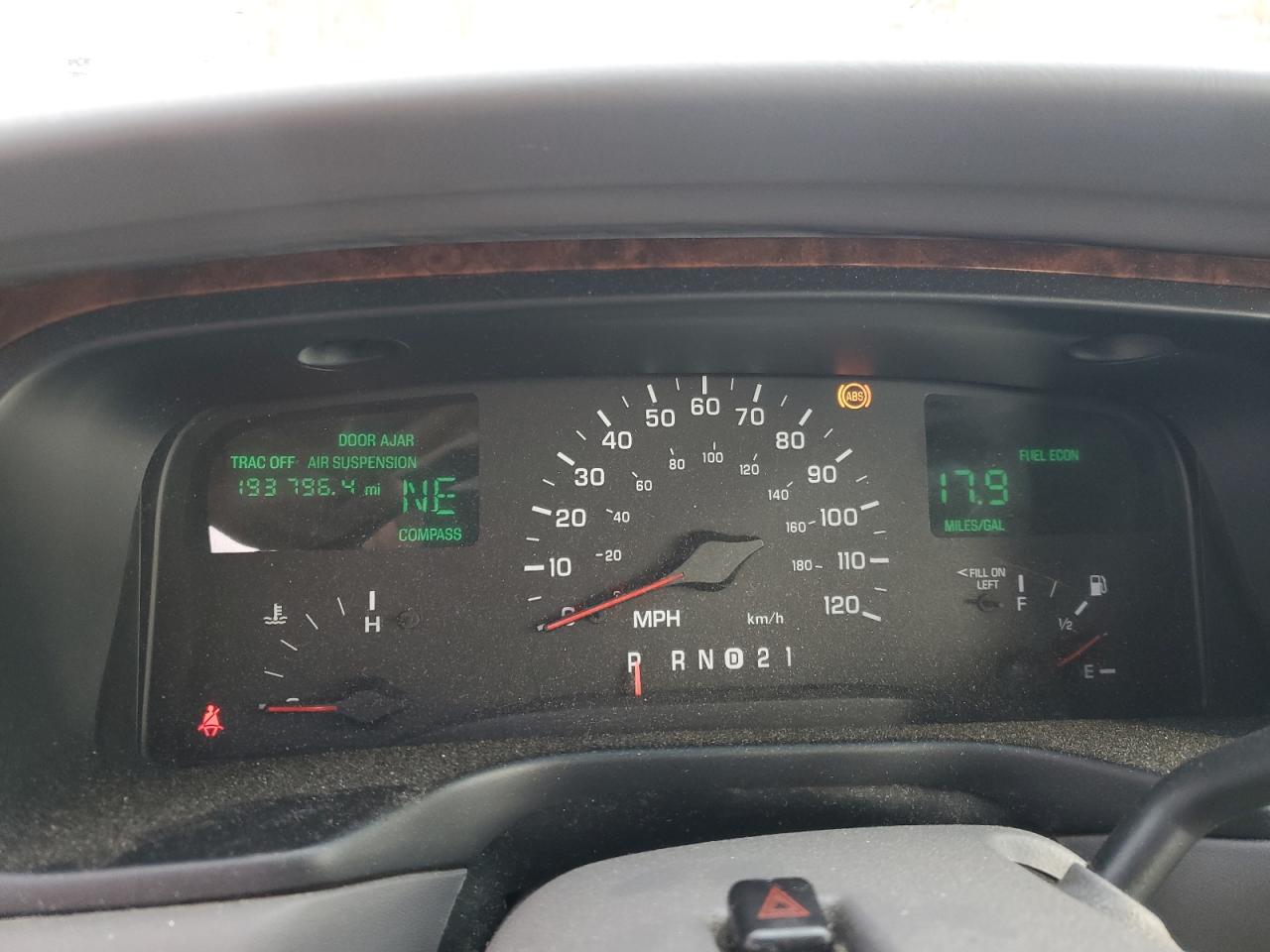 2001 Lincoln Town Car Signature VIN: 1LNHM82W31Y729695 Lot: 90864415