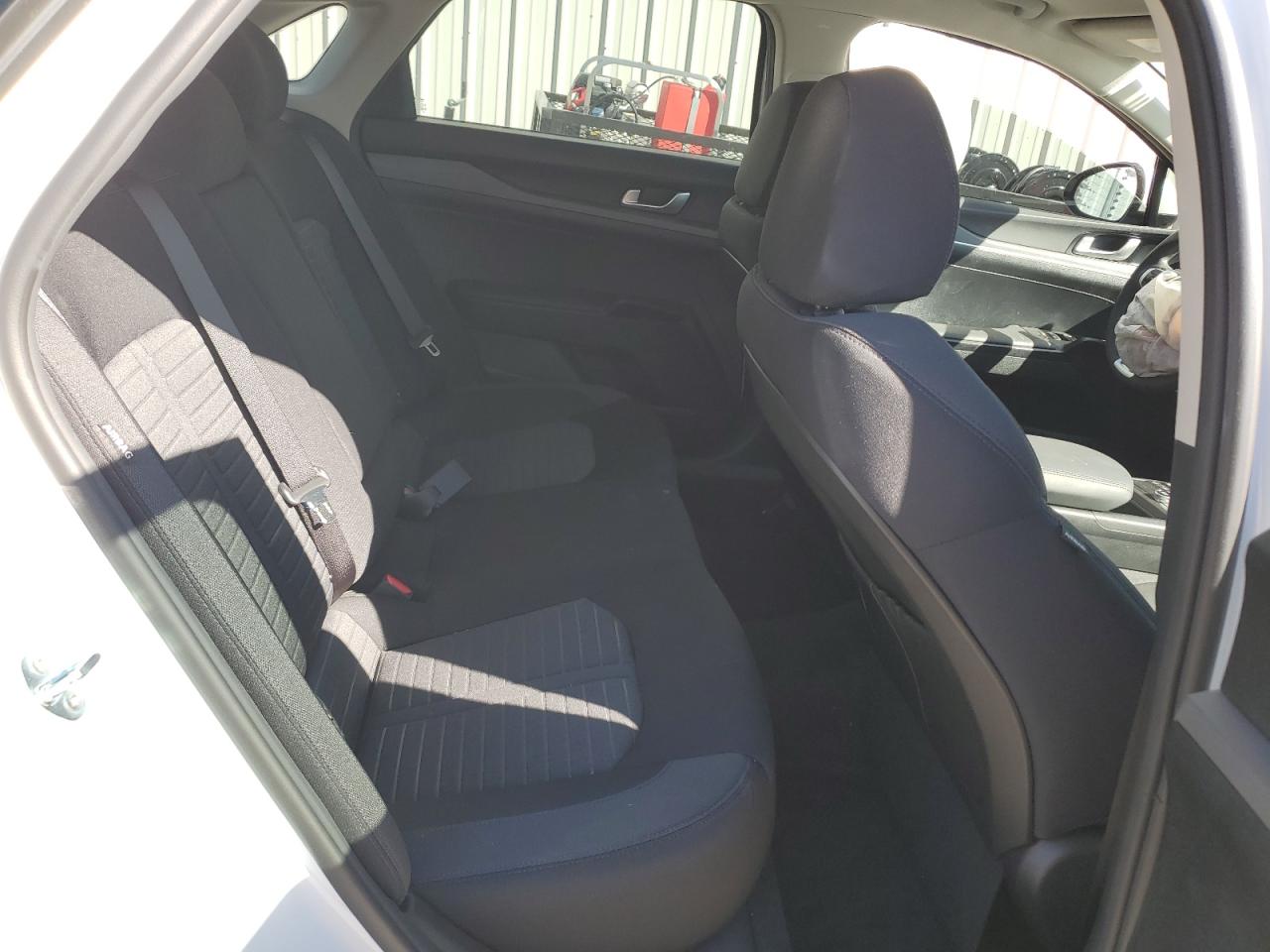 2025 Kia K5 Lxs VIN: KNAG24J74S5299068 Lot: 92173585