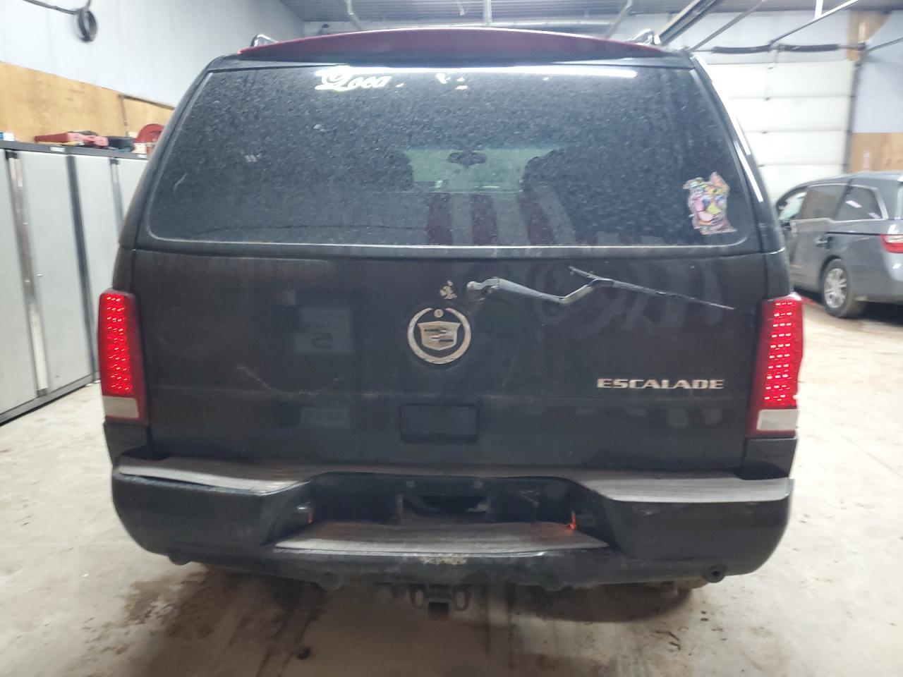 2002 Cadillac Escalade Luxury VIN: 1GYEK63N22R237561 Lot: 92280775