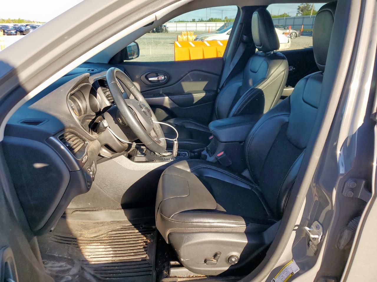 2021 Jeep Cherokee Latitude Plus VIN: 1C4PJLLBXMD168544 Lot: 90761105