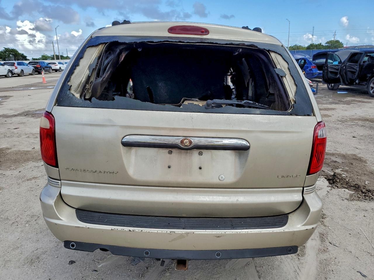 2005 Chrysler Town & Country Limited VIN: 2C4GP64L85R478486 Lot: 94542255