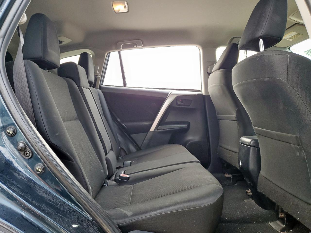 2018 Toyota Rav4 Le VIN: JTMZFREV2JJ211131 Lot: 93195585