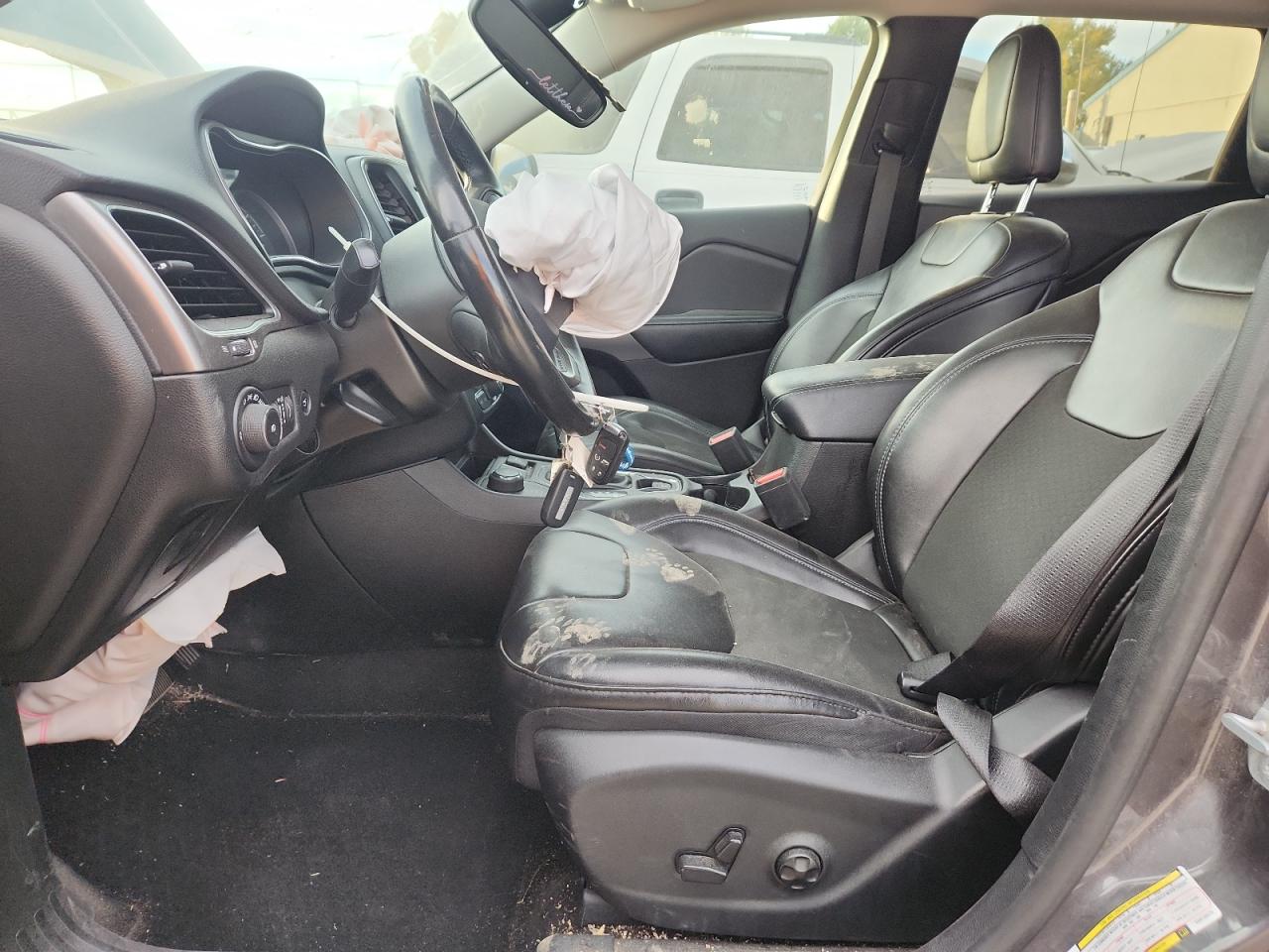 2019 Jeep Cherokee Latitude Plus VIN: 1C4PJMLB8KD310375 Lot: 90791125