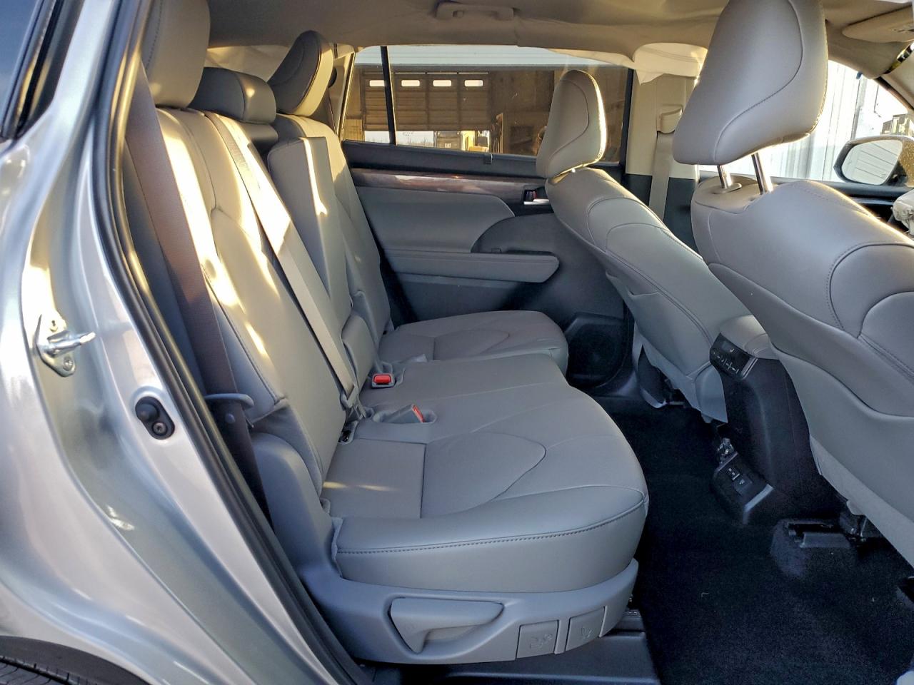 2025 Toyota Highlander Le VIN: 5TDKDRAH2SS556896 Lot: 94498085