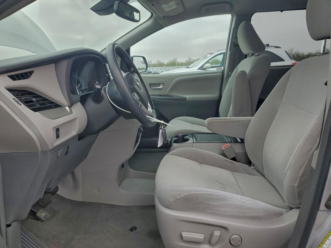 2018 Toyota Sienna Le VIN: 5TDKZ3DC9JS915366 Lot: 94792755