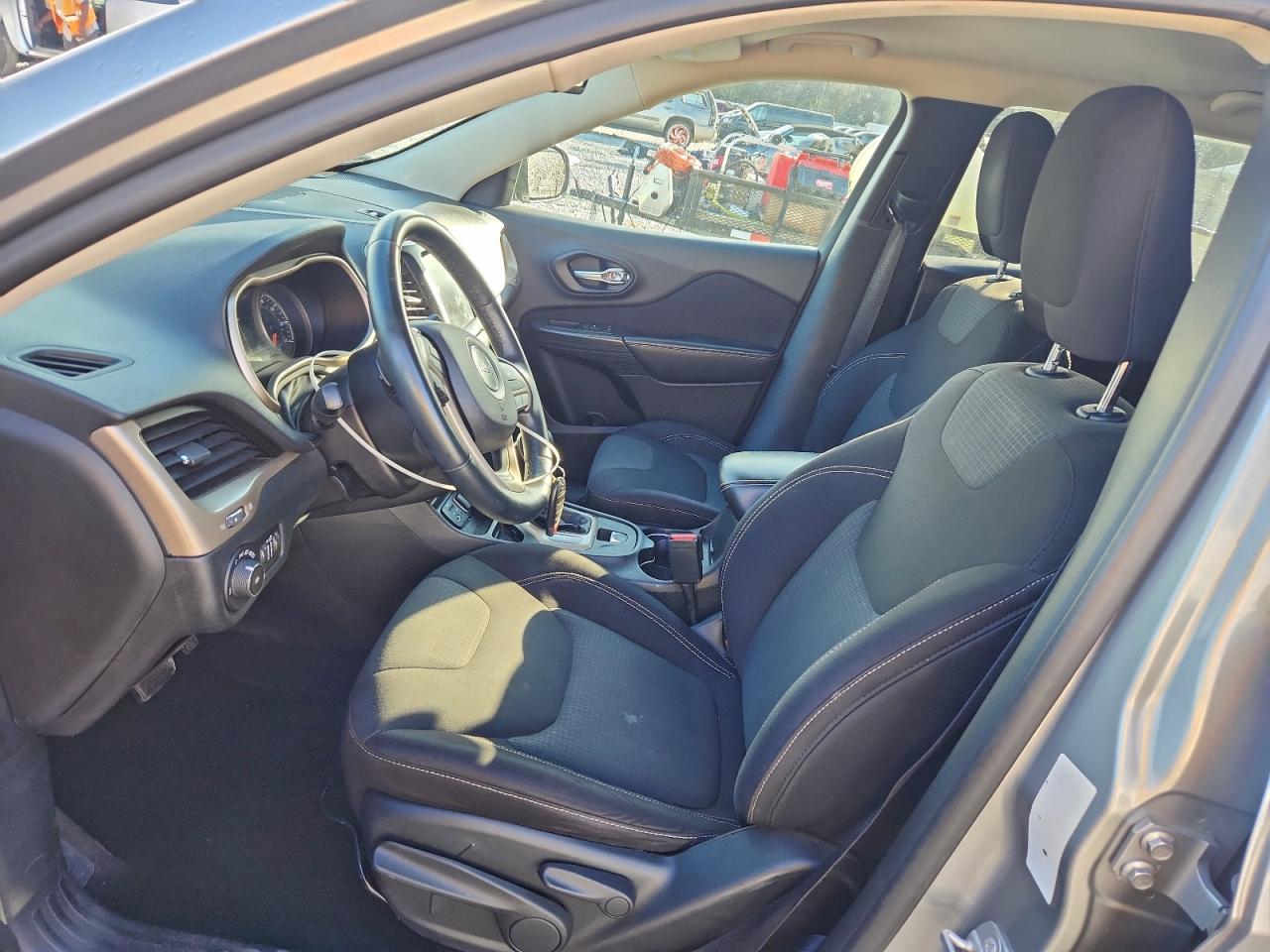 2015 Jeep Cherokee Latitude VIN: 1C4PJLCBXFW712287 Lot: 94498535