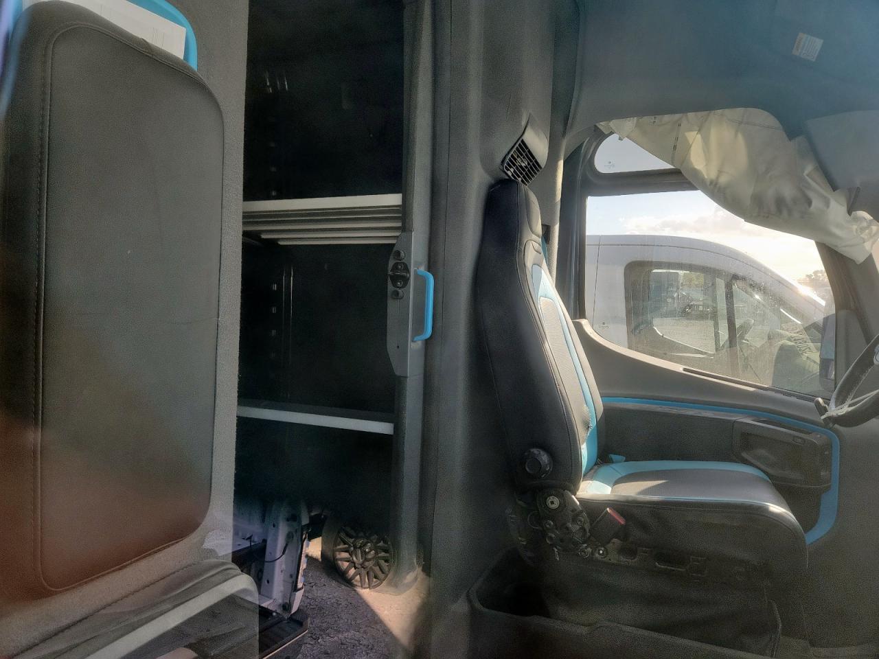 2023 Rivian Edv 700 Delivery Van VIN: 7FCEHEB71PN005947 Lot: 91713025