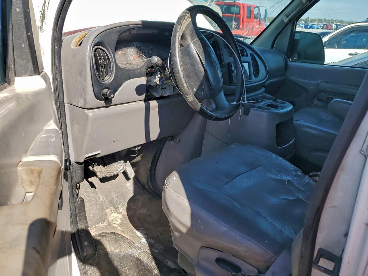 2001 Ford Econoline E250 Van VIN: 1FTNS24201HA25944 Lot: 93936465