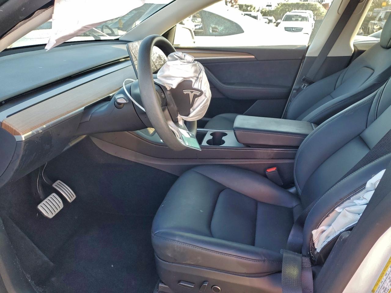 2025 Tesla Model Y VIN: 7SAYGDEFXSF299877 Lot: 94251095