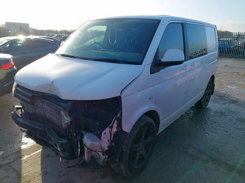 2015 VOLKSWAGEN TRANSPORTER 2.0 TDI 140PS HIGHLINE KOMBI VAN DSG for sale at Copart YORK