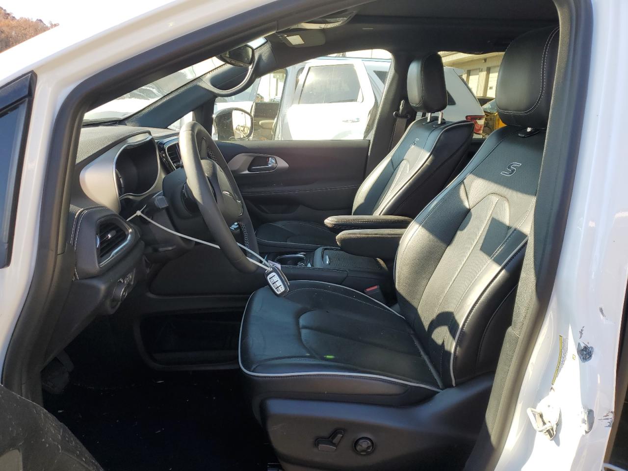 2024 Chrysler Pacifica Hybrid Select VIN: 2C4RC1S75RR112360 Lot: 92469435