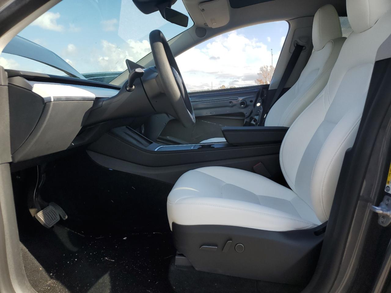 2023 Tesla Model Y VIN: 7SAYGAEE0PF915096 Lot: 91233325