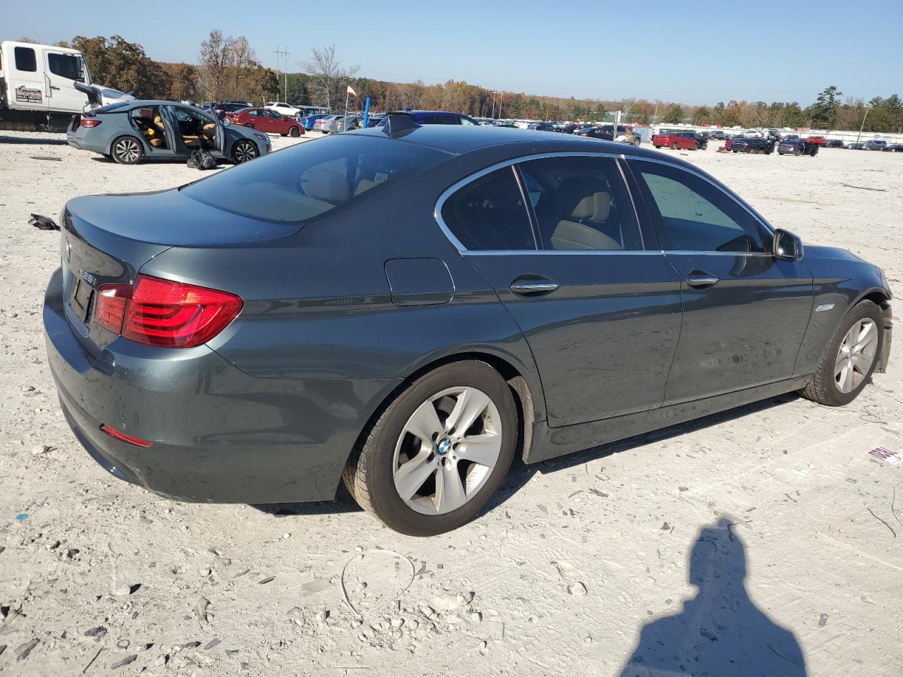 Фото: WBAXG5C52CDY29435