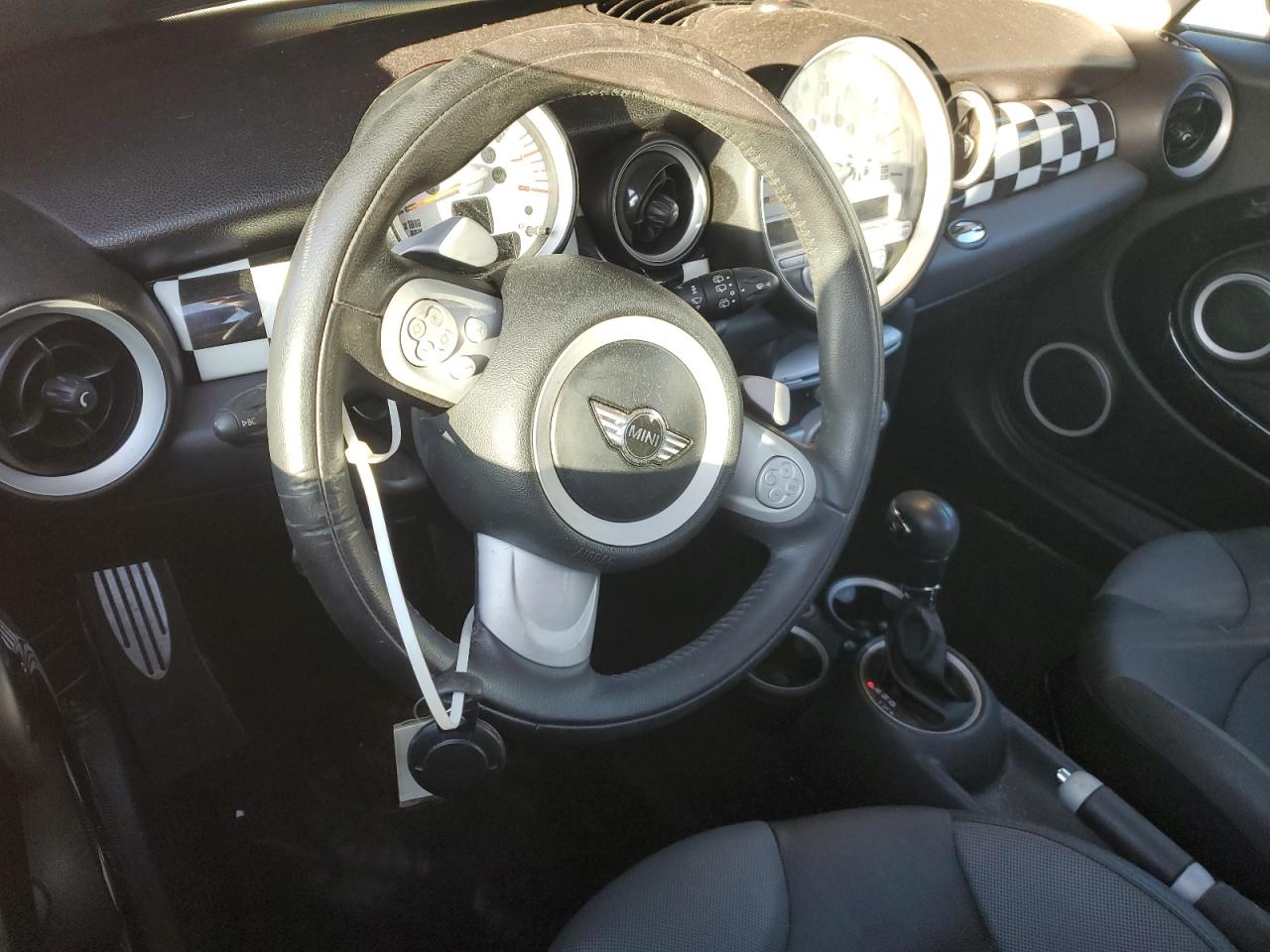 2008 Mini Cooper S VIN: WMWMF73588TV38808 Lot: 91618485