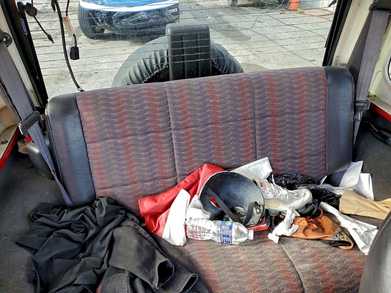 2000 Jeep Wrangler / Tj Se VIN: 1J4FA29P3YP767731 Lot: 94227975