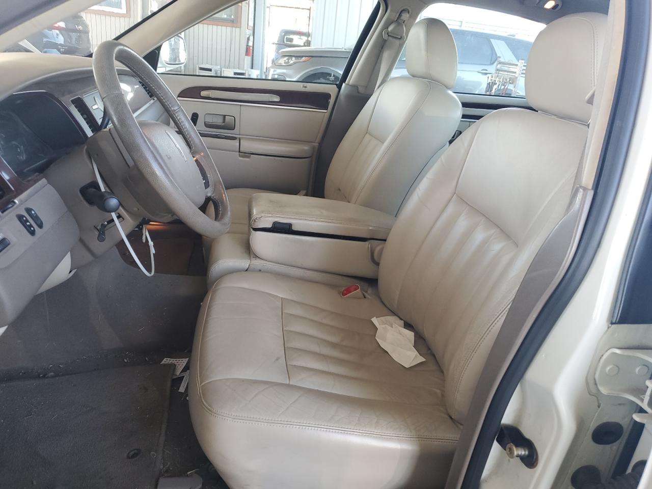 2005 Lincoln Town Car Signature VIN: 1LNHM81W05Y628993 Lot: 91690635