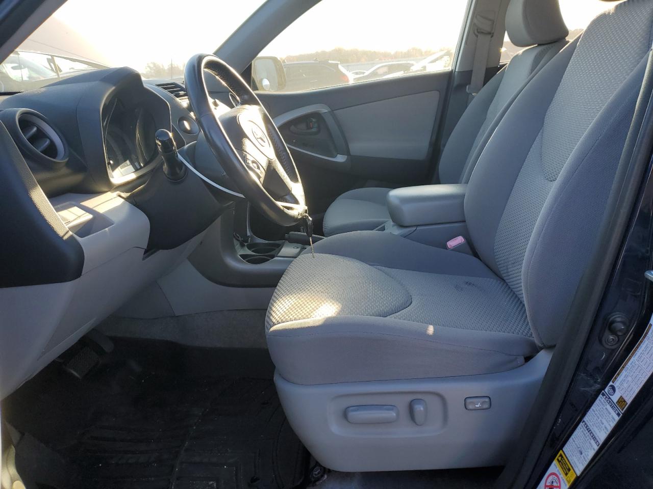 2007 Toyota Rav4 Limited VIN: JTMBD31V575068834 Lot: 92620895