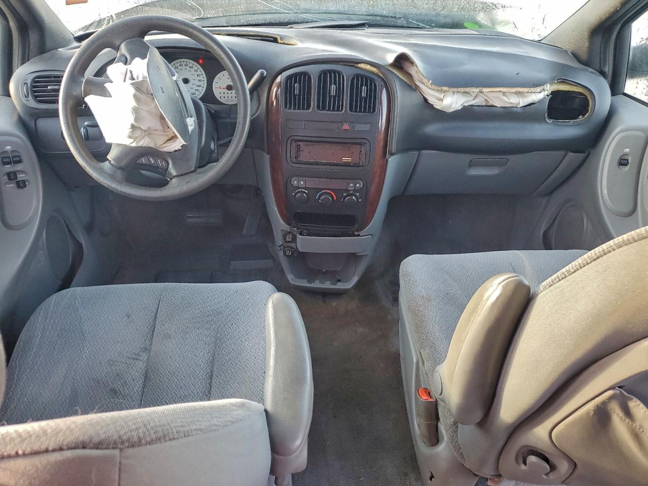 2004 Chrysler Town & Country VIN: 1C4GP45R24B561898 Lot: 93708475