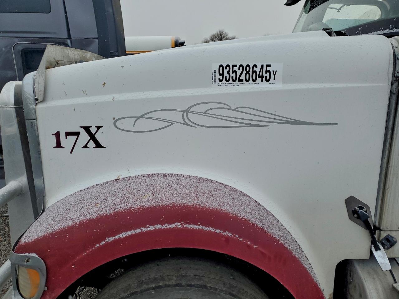 2005 International 9900 9900I - Semi Truck VIN: 2HSCHAPR25C030110 Lot: 93528645